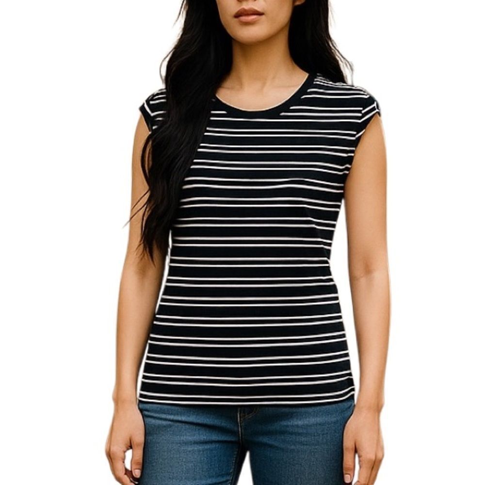 DE Collection | Black striped pullover Classic Tee Size M